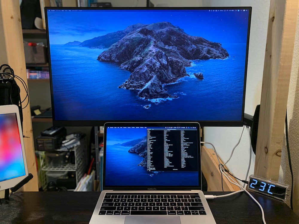 LGの4KディスプレイをAmazonのモニターアームに設置した · すっさんぽ