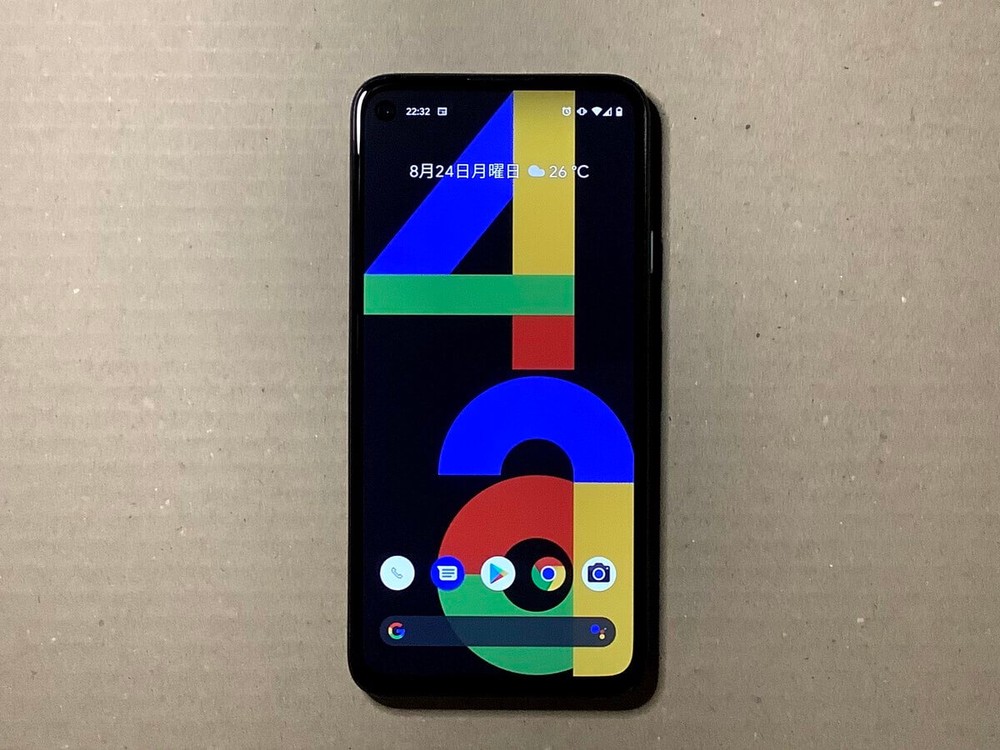 Pixel 4a 端末を正面から